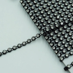 TJG – 4 ( 9 m) taśma ze szklanymi dżetami