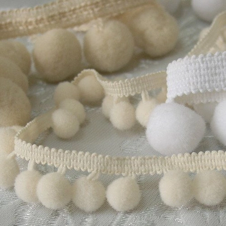 PA-40 / ДЕКОР (10 м) Тесьма с помпонами