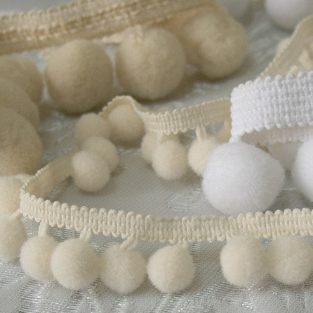 PA - 40 (10 m) pom pom trim